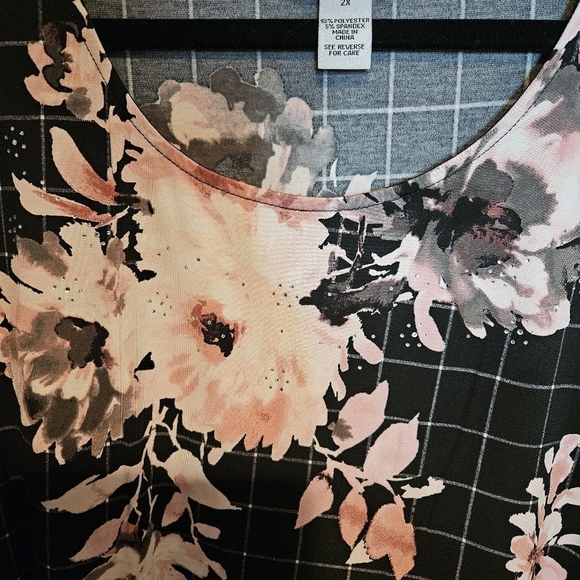 Catherine's Plus-Size 2X Floral Bell Sleeve Top, flowy, stretchy - Picture 3 of 6